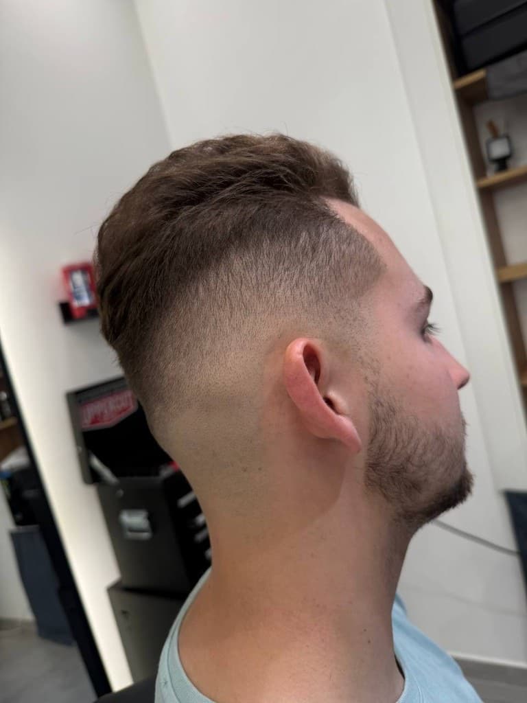 Професійний skin fade — профіль у барбершопі